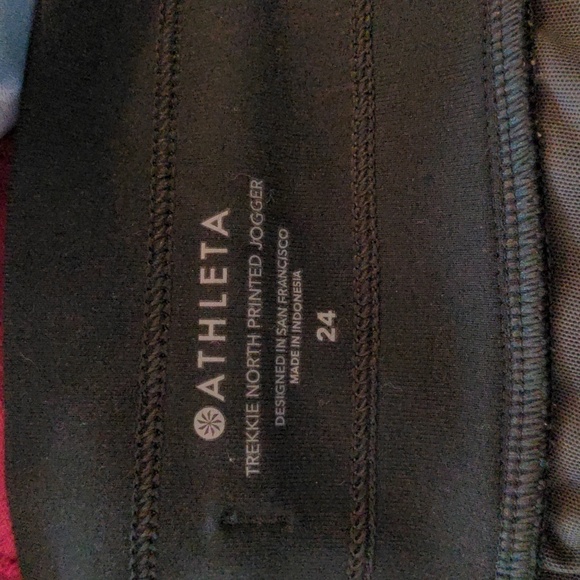 Athleta Plus Size Trekkie North Printed Jogger in Terra Firma Olive - Picture 5 of 6